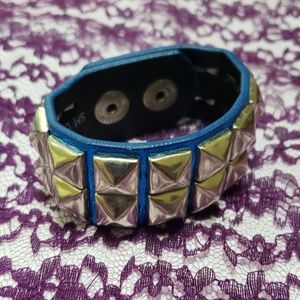 Pyramid studded bracelet